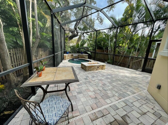 Building Photo - Davis Islands Spanish Med 3 Bed 2.5 Bath 1 car garage with Spool