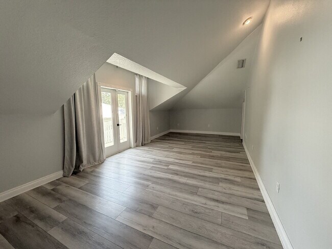 Building Photo - 7808 Bay Dr