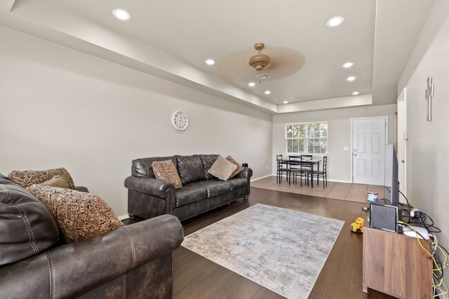 Building Photo - 3 Bed / 2.5 Bath in a 2 Story Four Plex - ...
