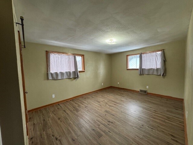 Building Photo - 812 Dickinson Dr