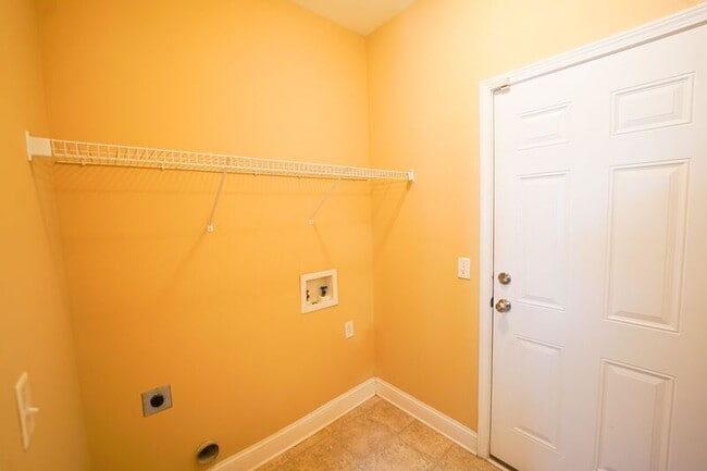 Building Photo - 252 Cottonham Ct