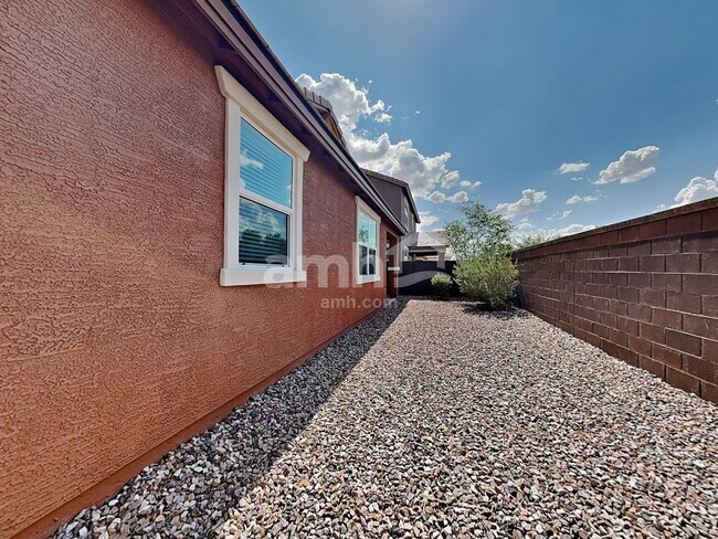 Building Photo - 678 W Bosal Dr