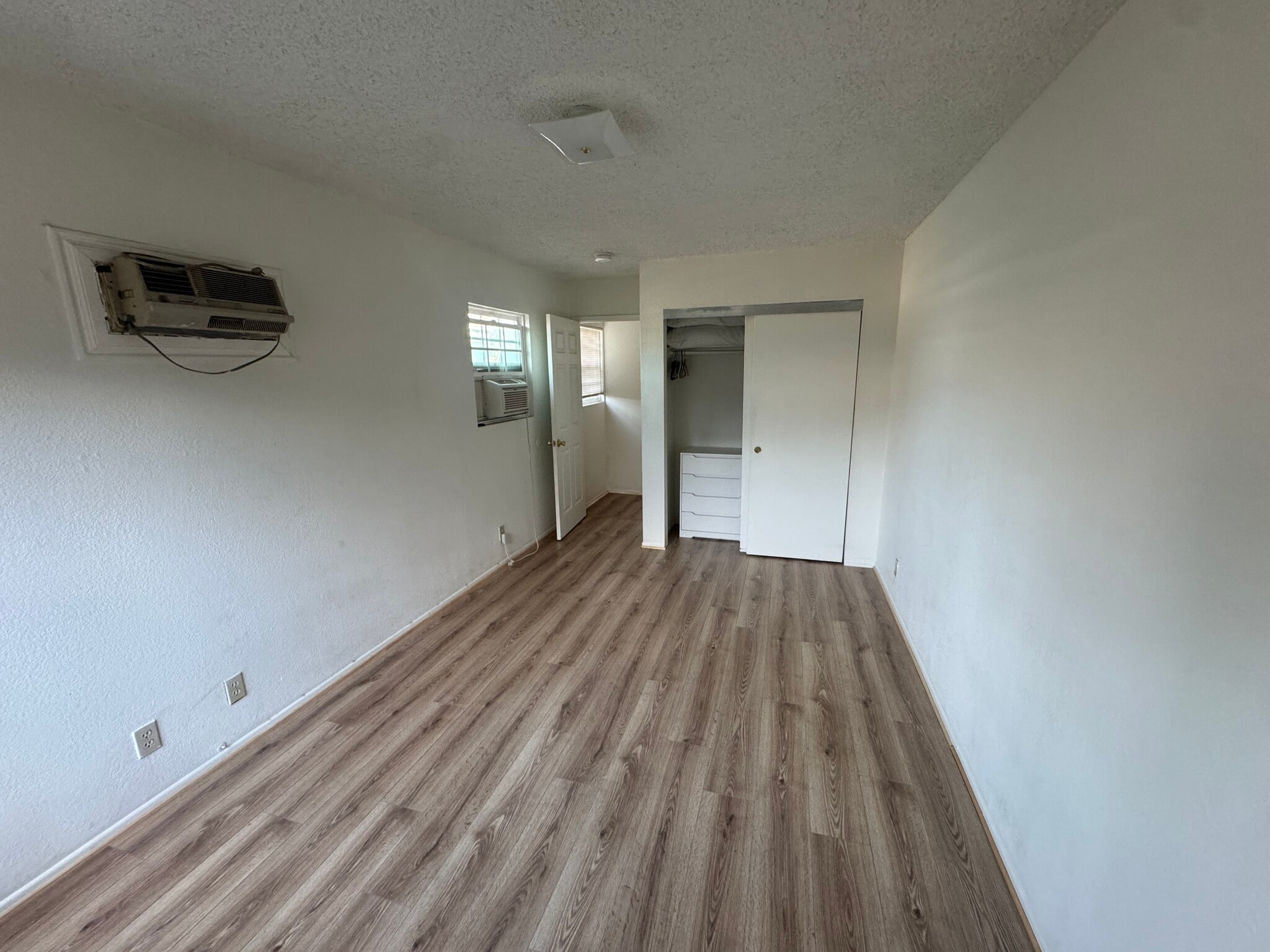 Building Photo - 6704 Nagle Ave