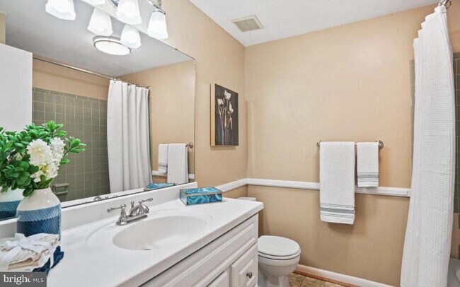 Building Photo - 9001 Bannister Ln
