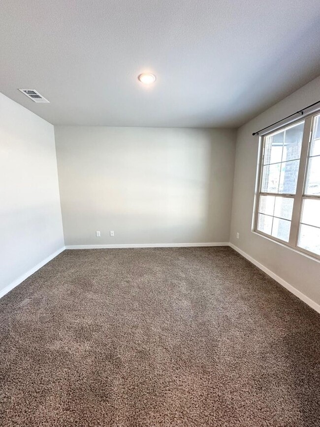 Building Photo - 3 Bedroom 2.5 Bathroom Ready to Rent ASAP!