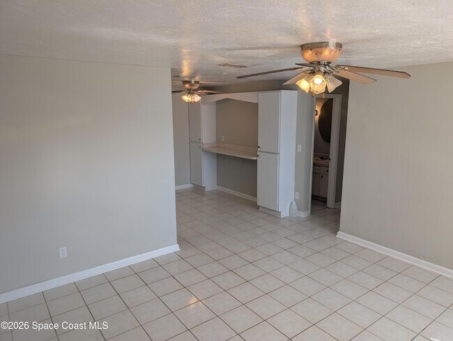 Building Photo - 900 Camphor Way