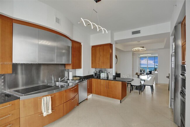 Building Photo - 18101 Collins Ave
