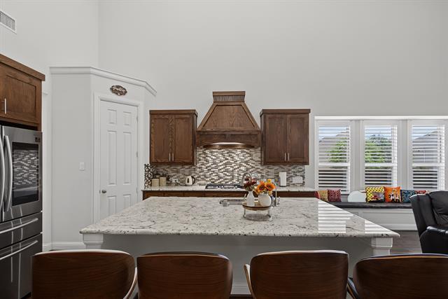 Building Photo - 8701 Fairway Ln