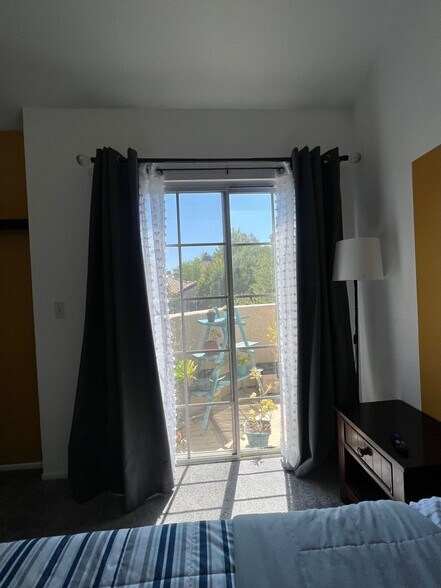 Building Photo - 24155 Del Monte Dr