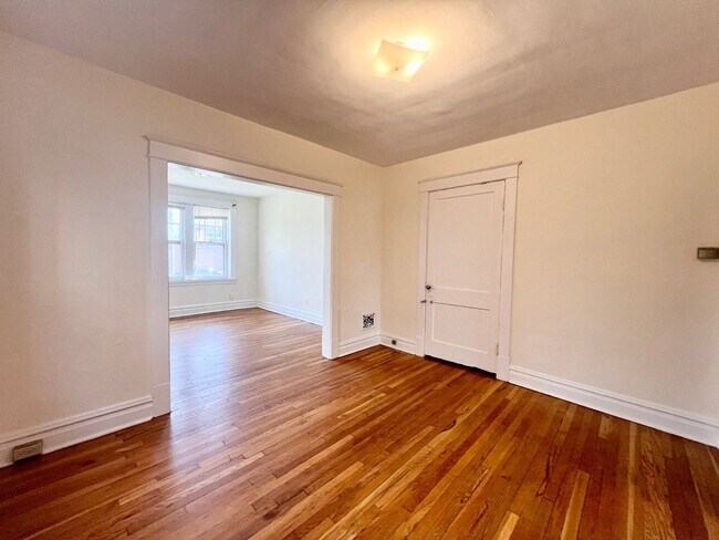 Building Photo - 911 St Rita Ave