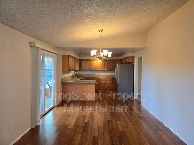 Building Photo - 2911 NW Ashwood Dr