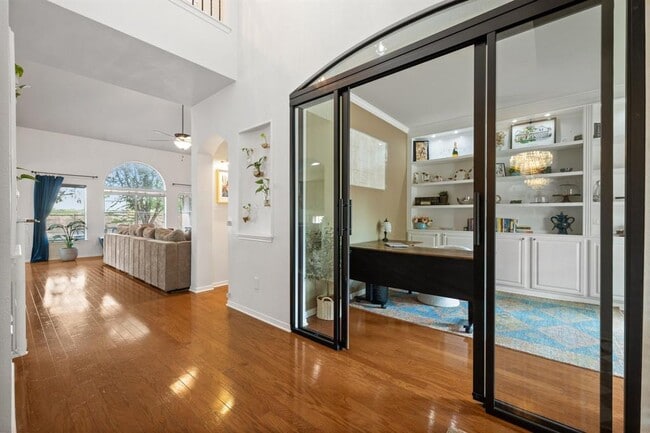 Building Photo - 13720 Shadowlawn Trace