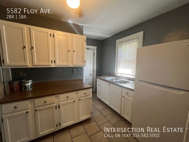 Building Photo - 5582 Floy Ave