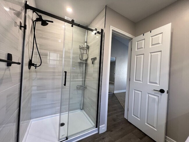 Building Photo - Fabulous 3 bedroom  Home