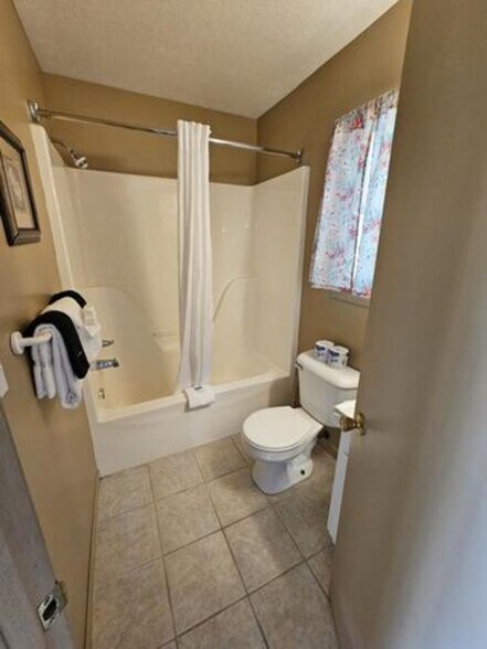 Building Photo - 1208 Edelweiss Dr