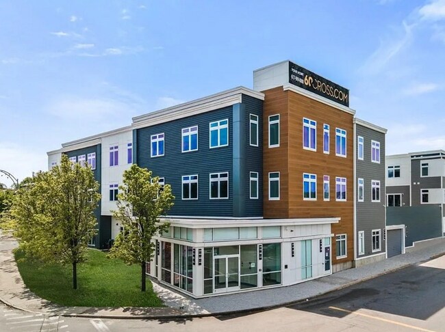 Building Photo - 60 Cross St E