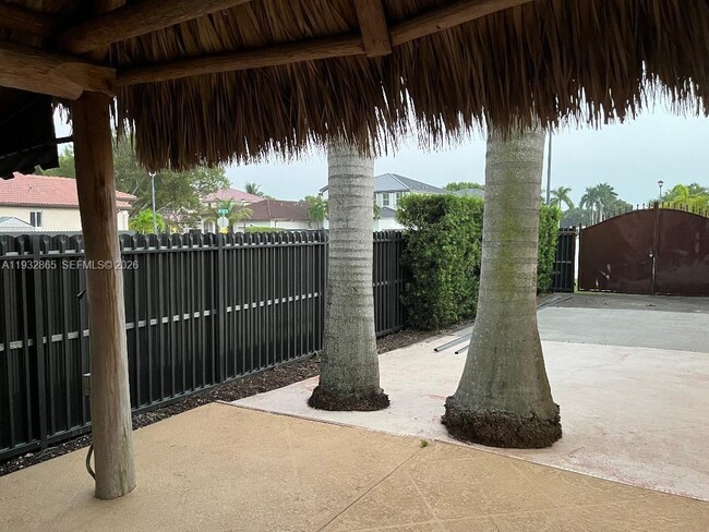 Building Photo - 15205 SW 13th Terrace