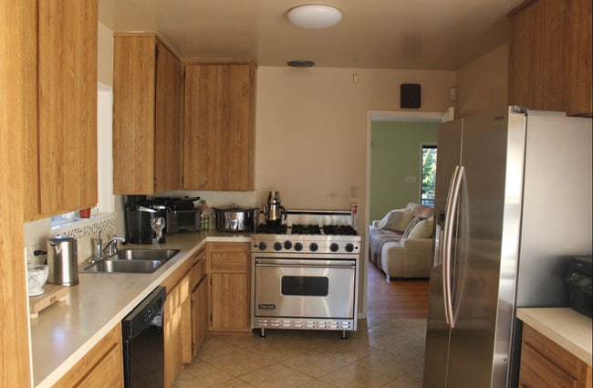 The Kitchen area - 3283 Kelton Ave