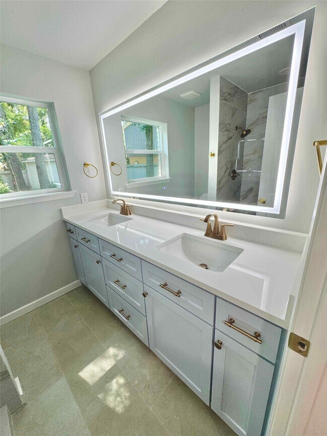 Building Photo - 3126 Village Woods Dr