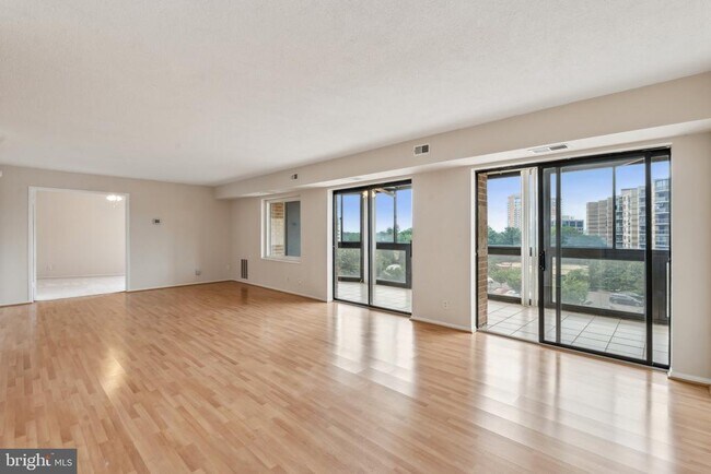 Building Photo - 8340 Greensboro Dr