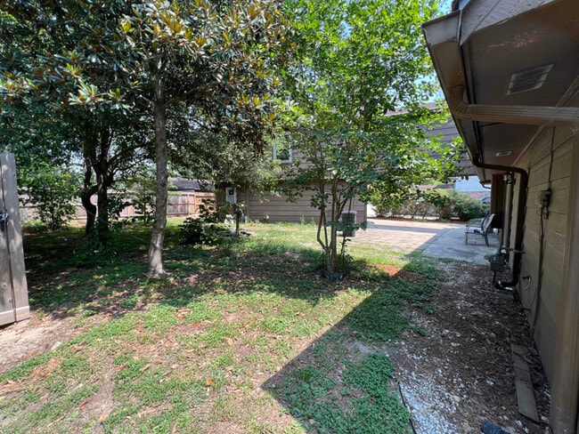 Building Photo - 1607 N Hollow Dr