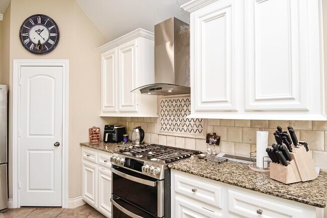 Building Photo - 6308 Silver Thistle Ln