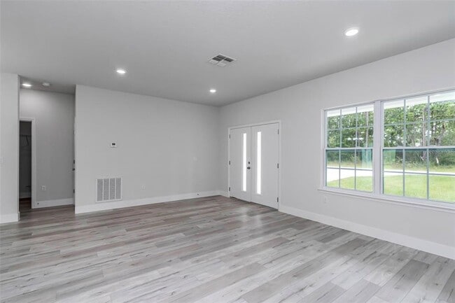 Building Photo - 7911 N Pocono Dr