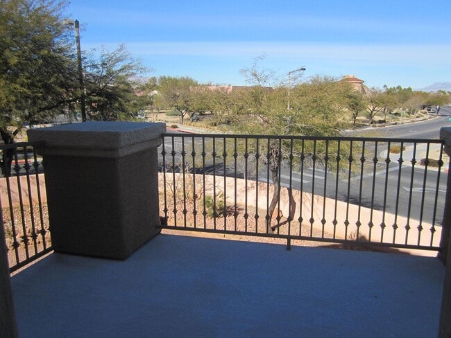 Building Photo - SHOWINGS AVAILABLE NOW