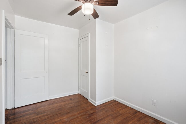 Building Photo - 517 11th Ct W