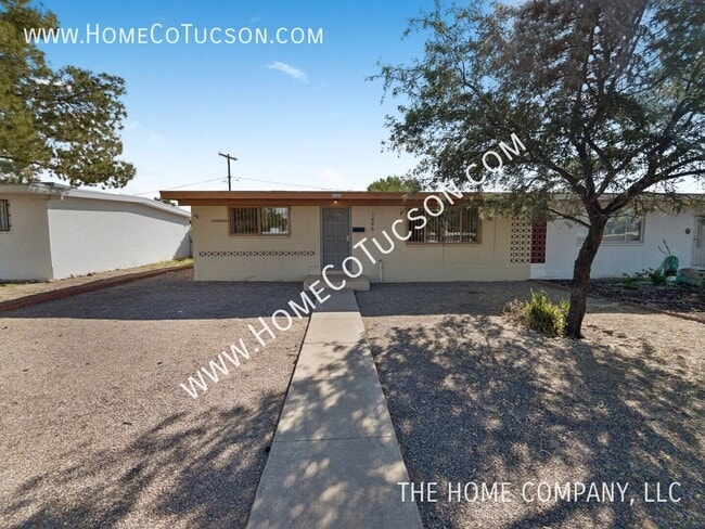 Building Photo - 1446 E Iowa Dr