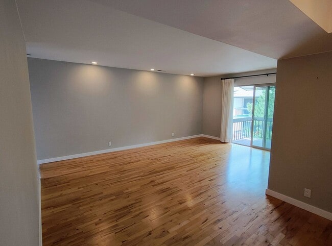 Building Photo - Beautiful 2 Bd 2 Bath Condo in Murray