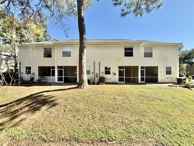 Building Photo - 13706 Forest Lake Dr