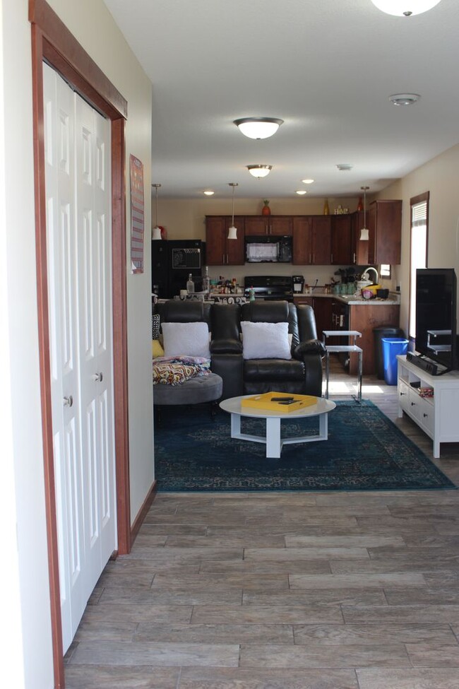 Building Photo - Single Family Home
