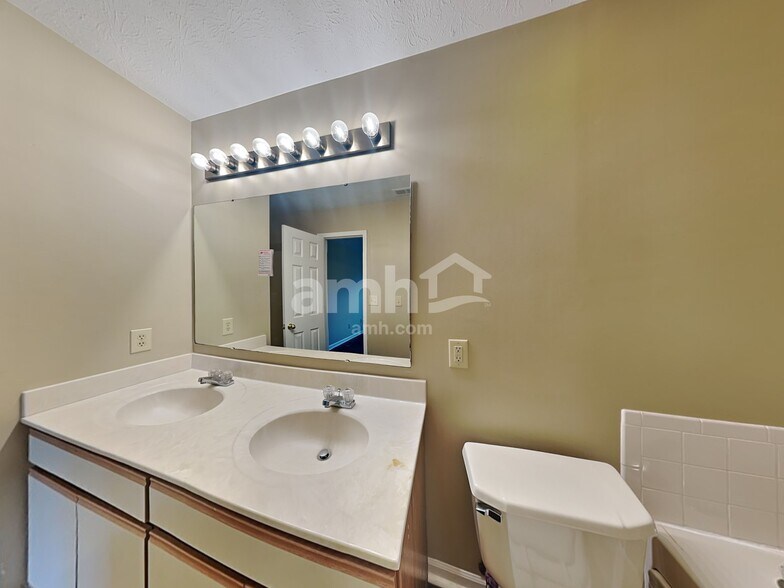 Building Photo - 10917 Snowdrop Way