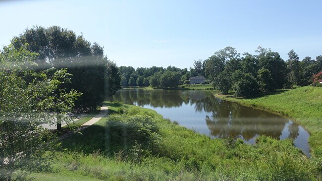 Building Photo - Great lakefront home in Kinderton