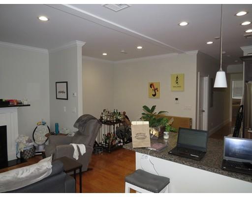 Building Photo - 208 I St