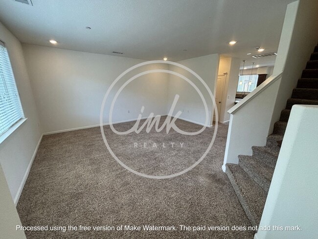 Building Photo - Beatiful Townhome off of Truckee River