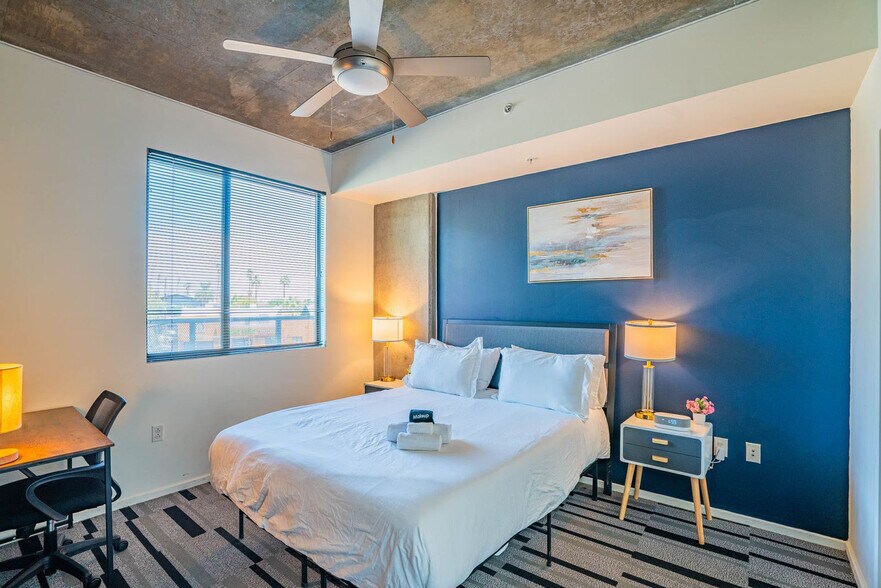 Building Photo - 333 E Roosevelt St