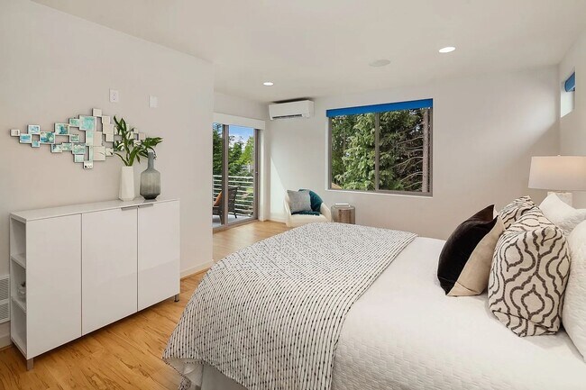 Building Photo - Maple Leaf - Northgate Home