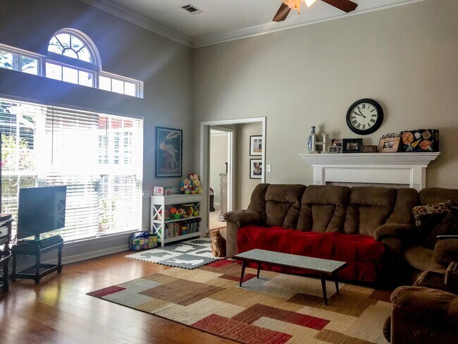 Building Photo - Available now! Evans Home in Greenbrier School District!