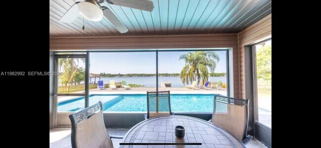 Building Photo - 3116 Tanglewylde Ave