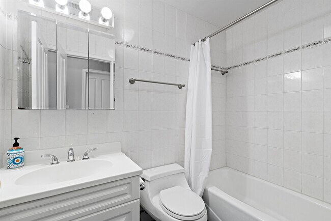 Building Photo - 211-213-213 3rd St