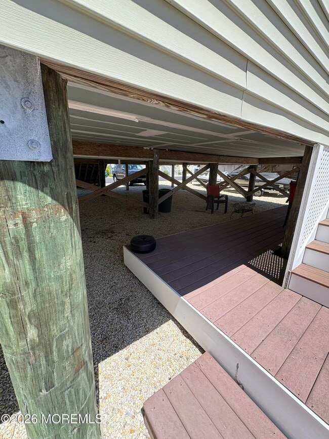 Building Photo - 215 Heron Rd