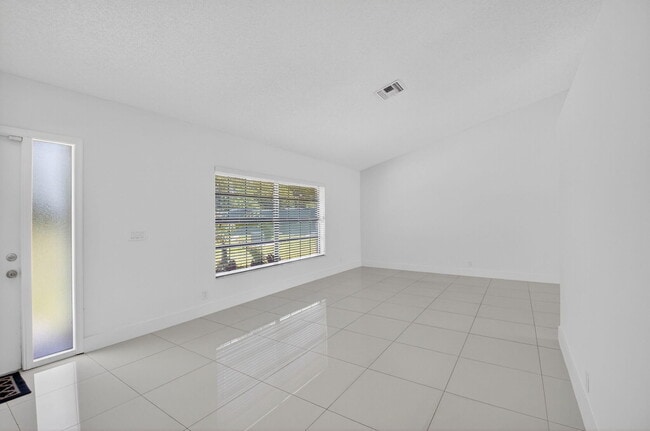 Building Photo - 488 NW 13th St