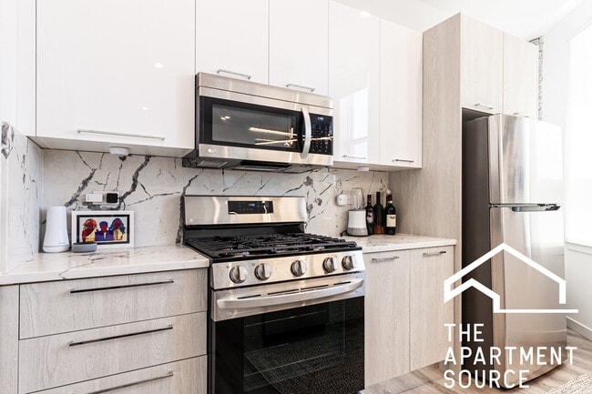 Building Photo - 2743 W Division St