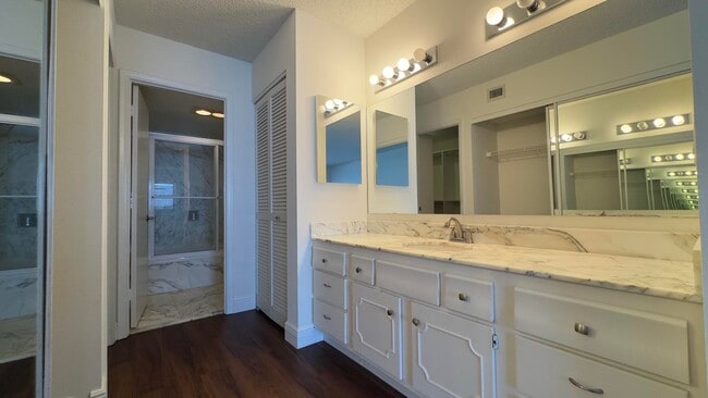 Building Photo - 5100 N Ocean Blvd