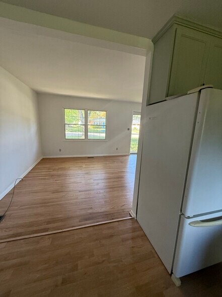 Building Photo - 215 Gardendale Dr