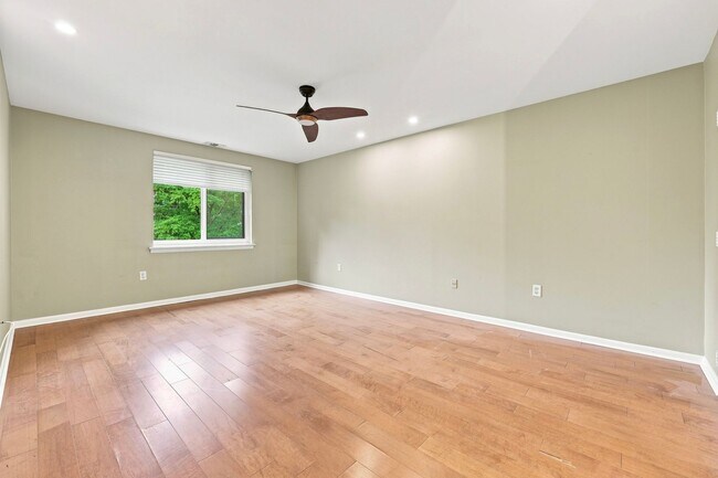 Building Photo - Beautifully Renovated 2-Bedroom, 2-Bath at West Terrace