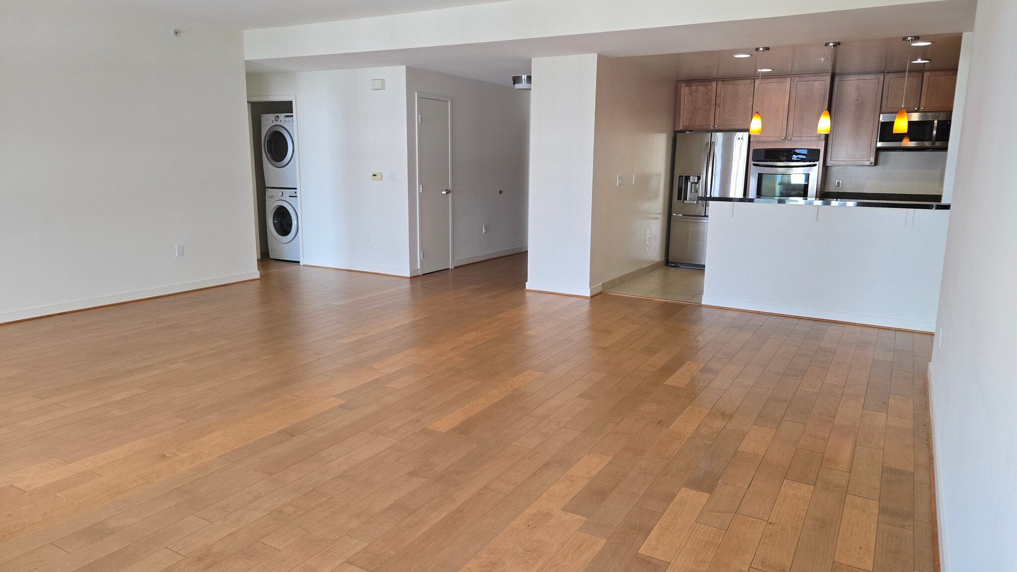 Spacious living room with over 600 sft of entertainment space! - 175 W Saint James St