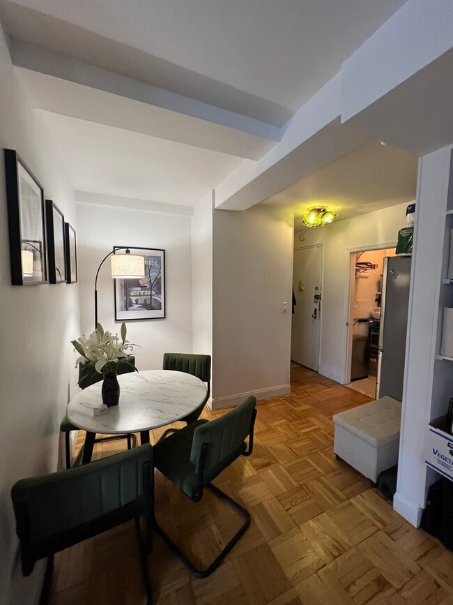 Building Photo - 135 E 54th St